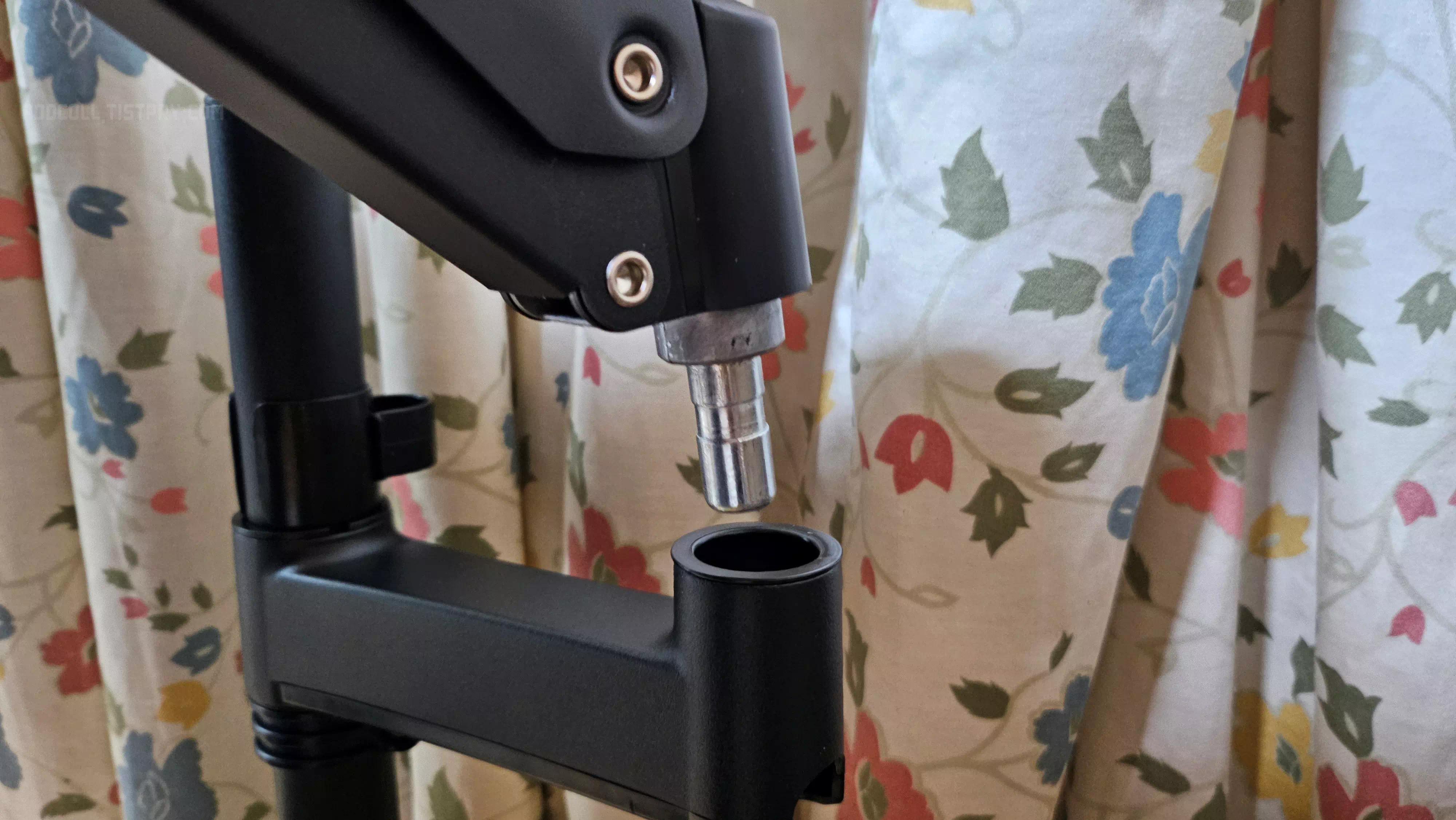 모니터 암 조립