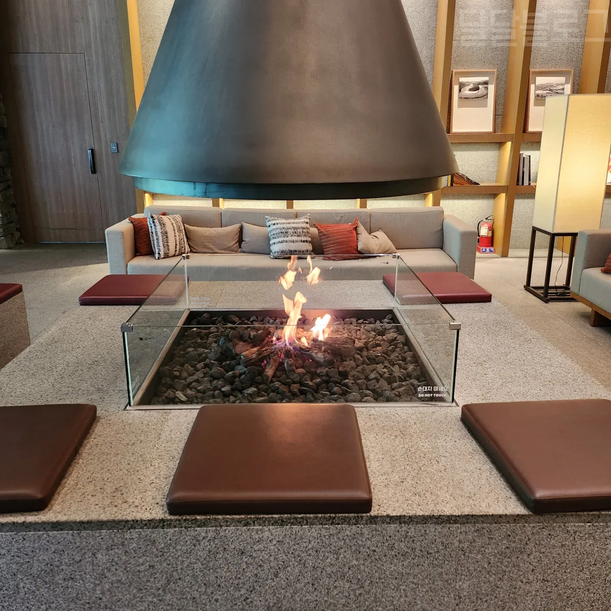 정선-파크로쉬-로비-불멍존