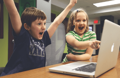 복권 당첨되는 꿈 5가지 중 복권담청 꿈을 나타내는 사진