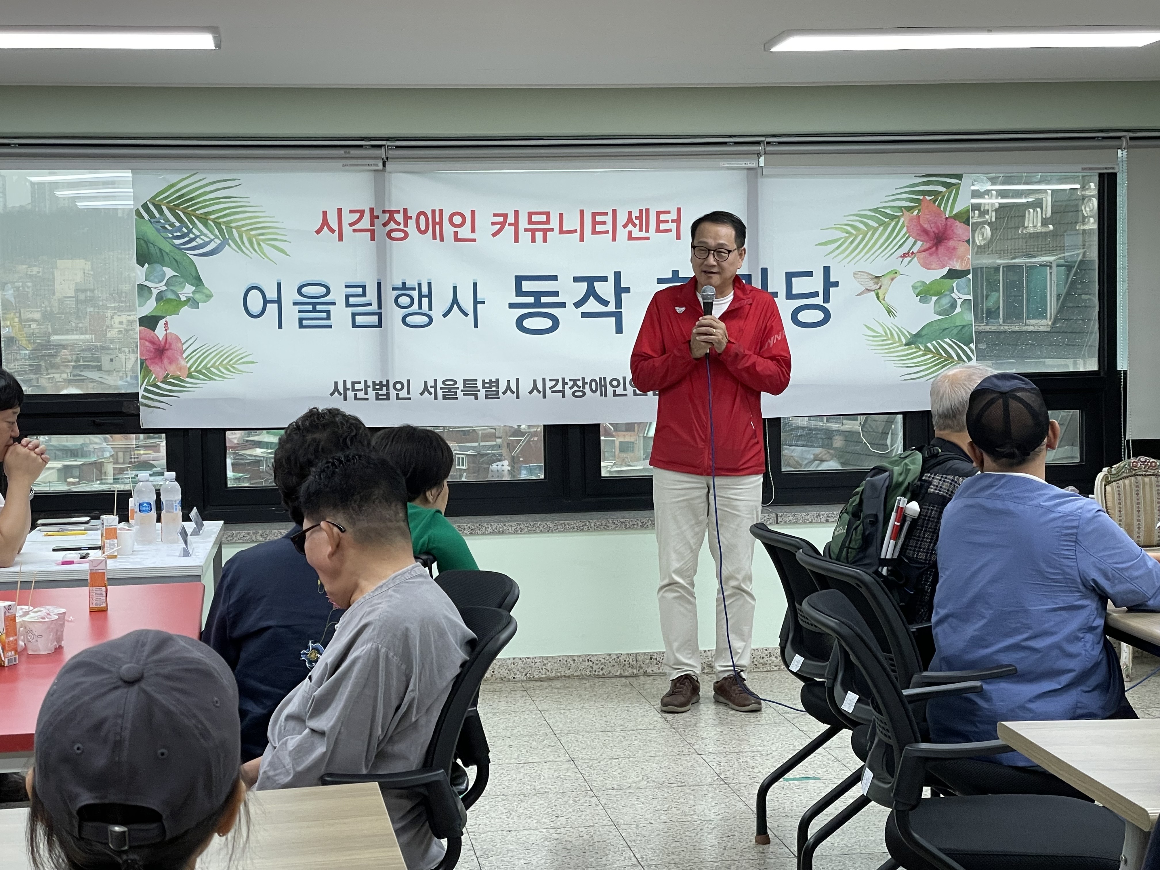 이미지설명: 장순욱 동작구의원이 모두에게 인사를 전하고 있음.