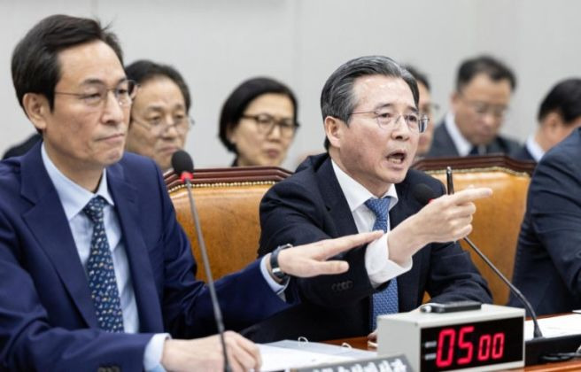 김용범 정책실장 AI 시대 초과이윤 국민배당금제 도입 논란과 코스피 8000선 급락 배경 분석