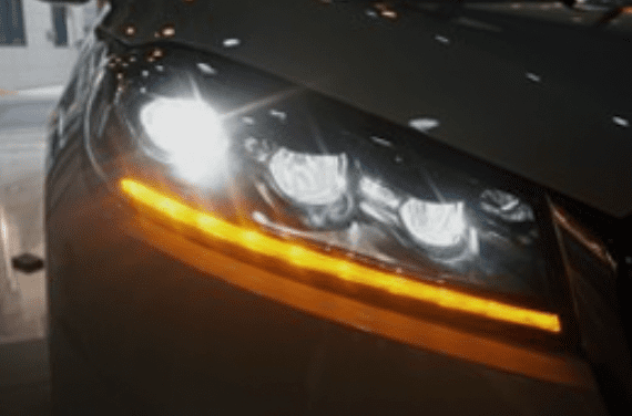켜져있는-전면-방향지시등