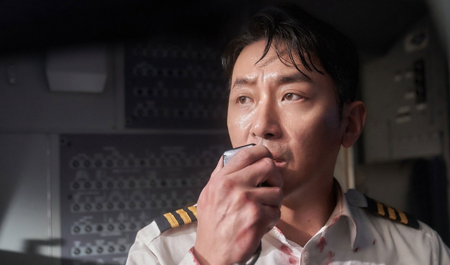 조종사 '태인'(하정우)