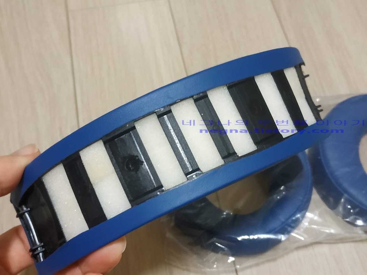 헤드밴드 안쪽면.