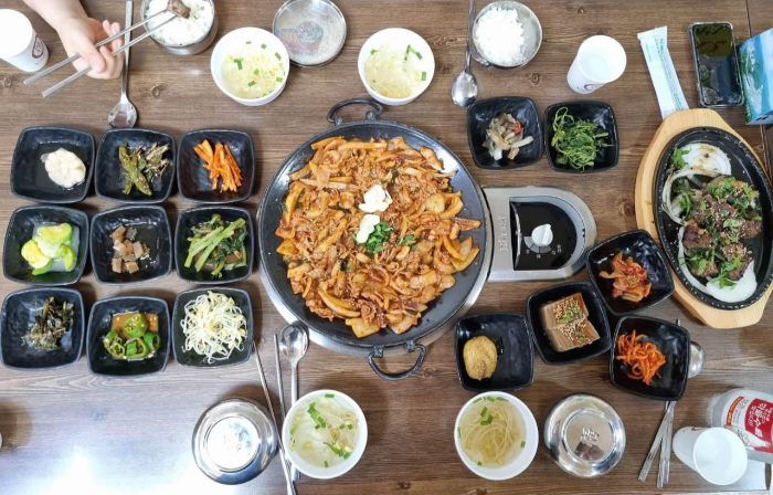 충북 단양 마늘정식 강변마을