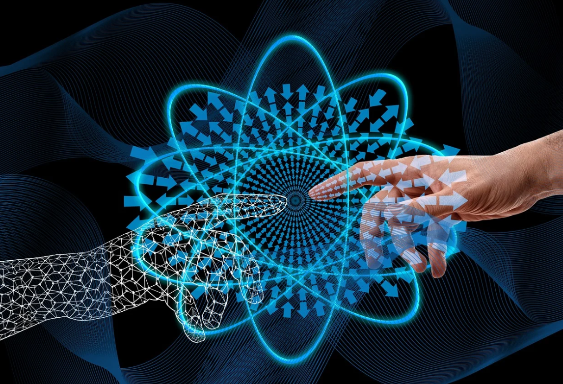 손을 마주한 사람과 로봇