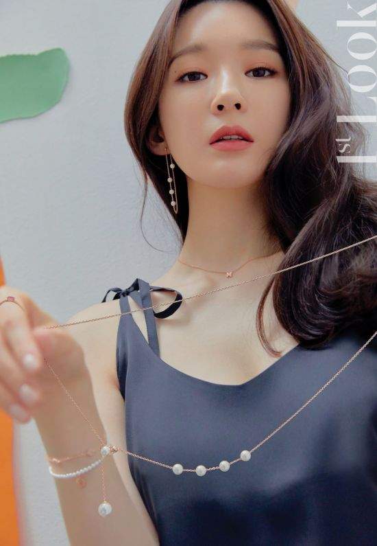 강민경 프로필