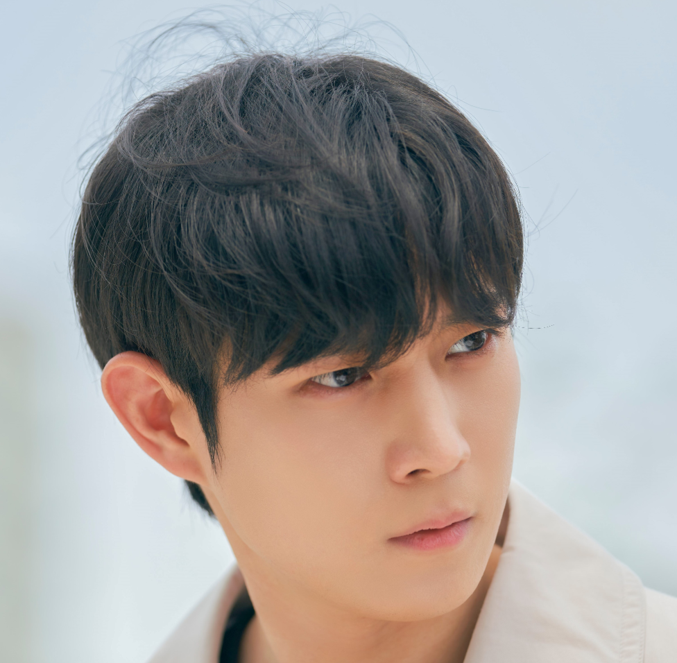 낮에뜨는달 김영대