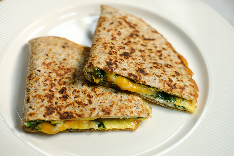 달걀 시금치 치즈 퀘사디아