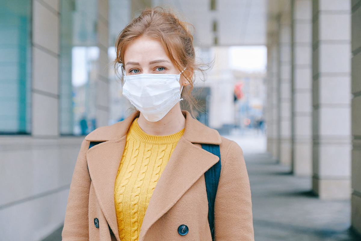 마스크-착용한-여성