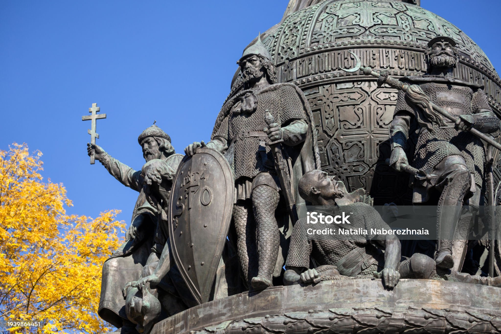 9세기 키에프 루스의 기념동상을 찍은 사진입니다.