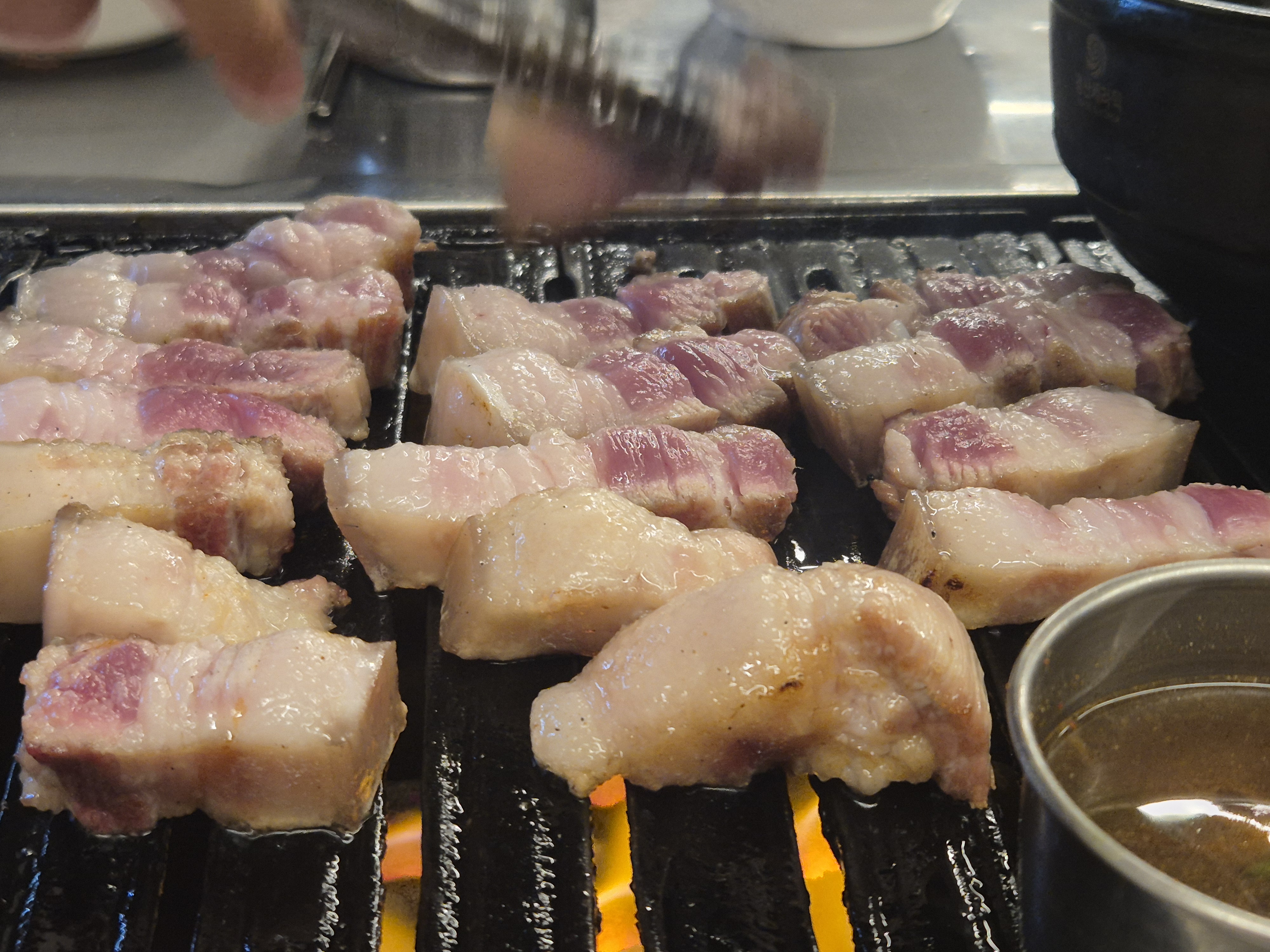 제주도 협재해수욕장 흙돼지 맛집 - 더꽃돈본점