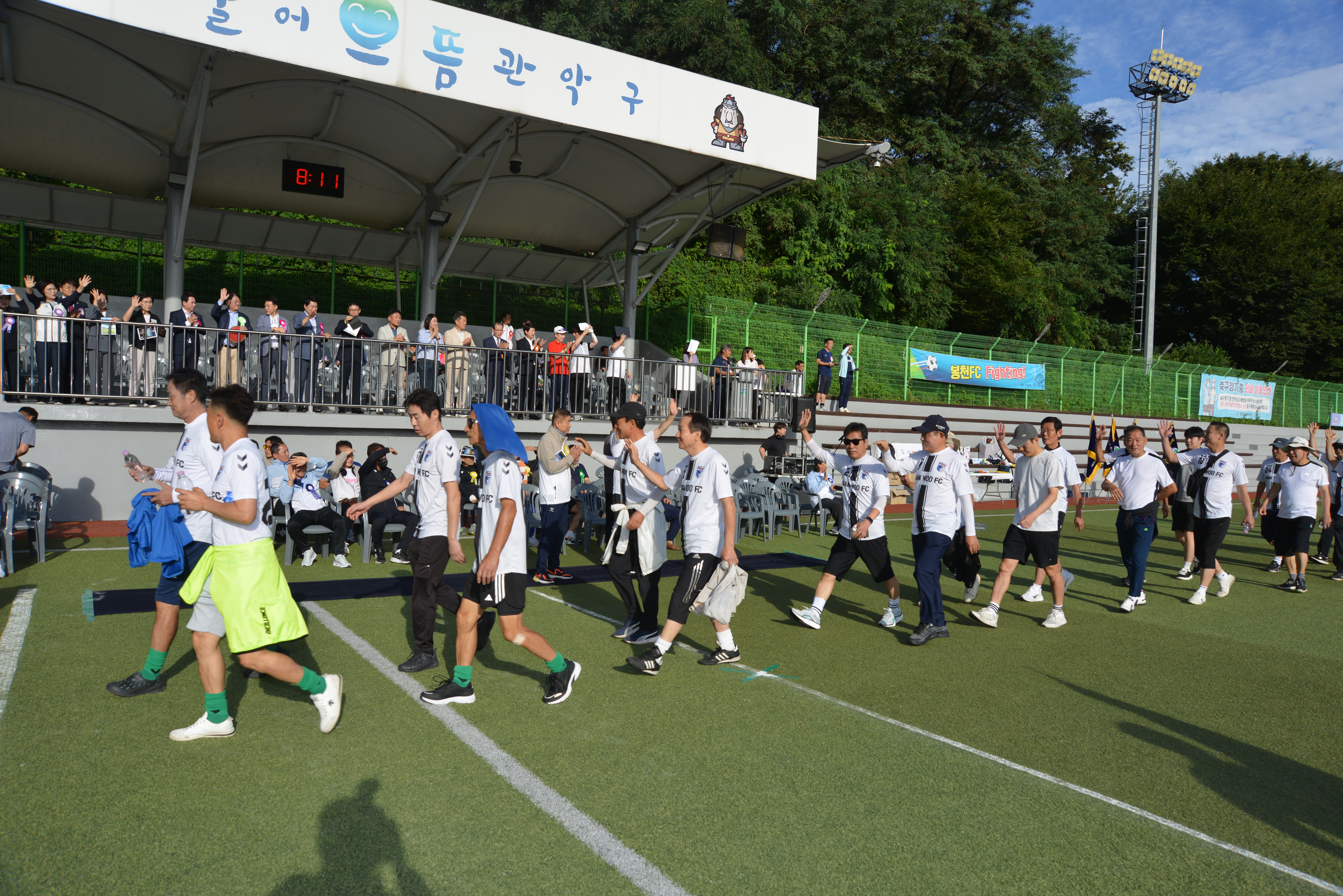경기에 뛰는 사람과 응원하는 사람이 따로 있지 않았습니다. 모두가 난우FC 였습니다