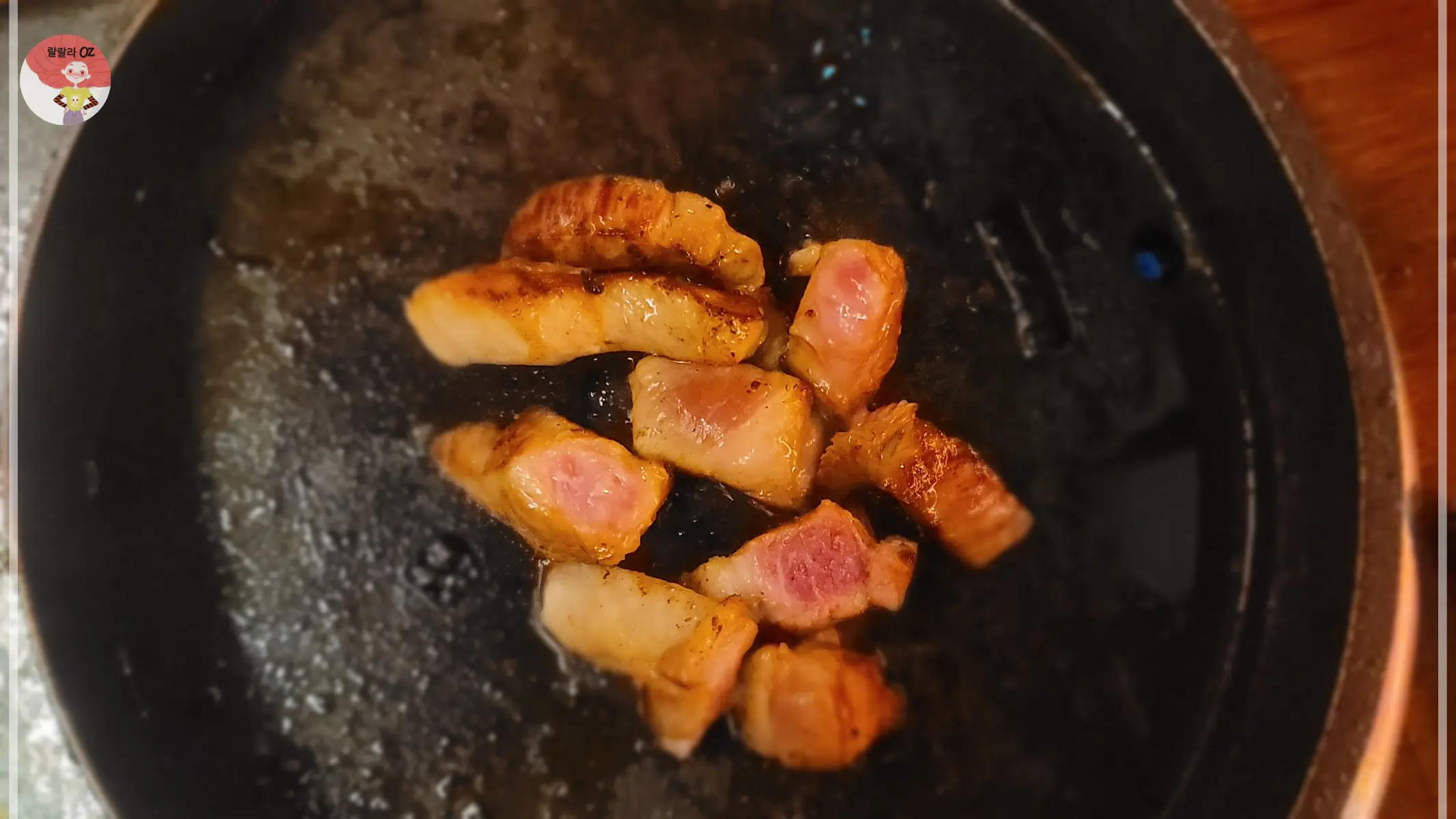 경기-남양주-우돈탄-다산본점-서비스-목살-굽는-중