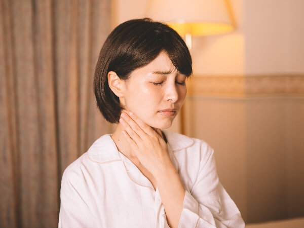 인후염은 목에 통증이나 이물감이 발생합니다