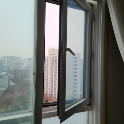 에어컨 켜기 전에 창문 잠깐열기