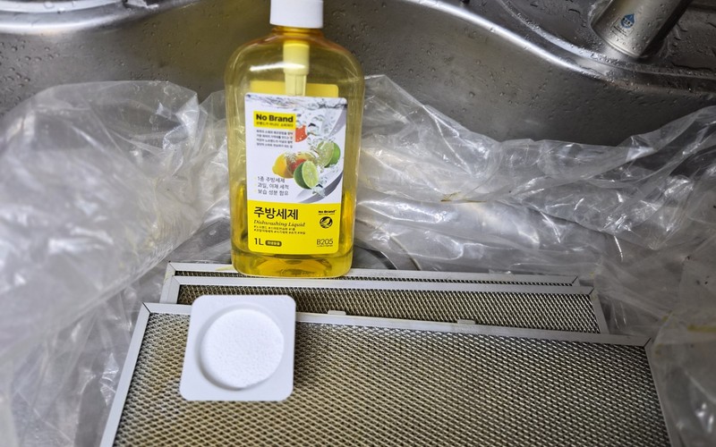 주방 후드 필터 청소 방법 및 과탄산소다 20분 기름때 분해 노하우 -