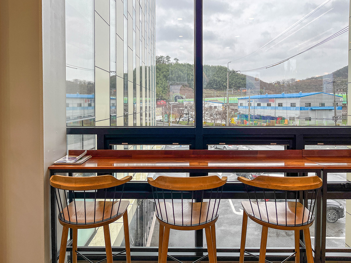 어셈블커피로스터즈 2층