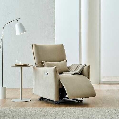 리클라이너 소파와 조명