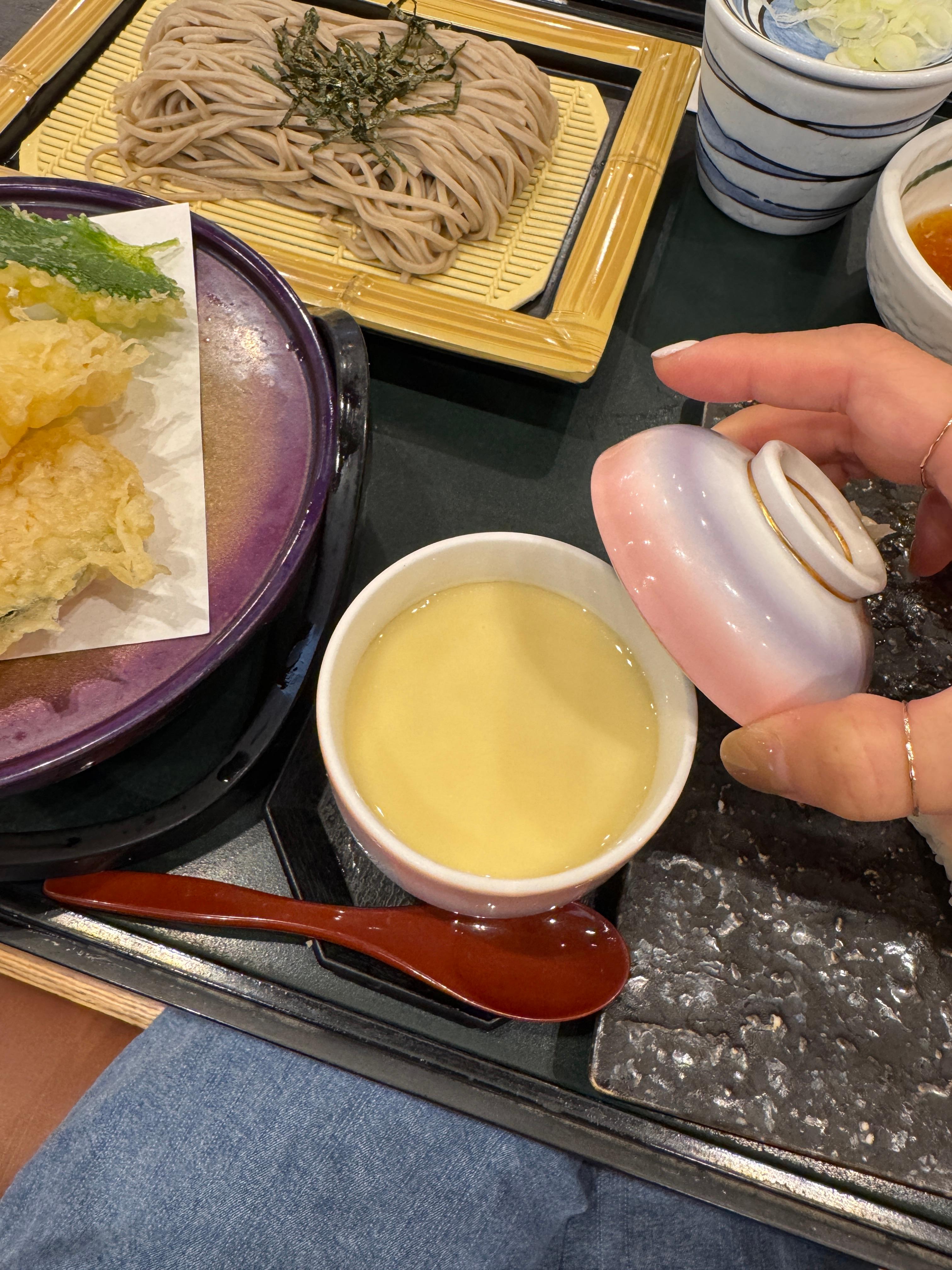 와후테이 세트 메뉴 계란찜과 소바