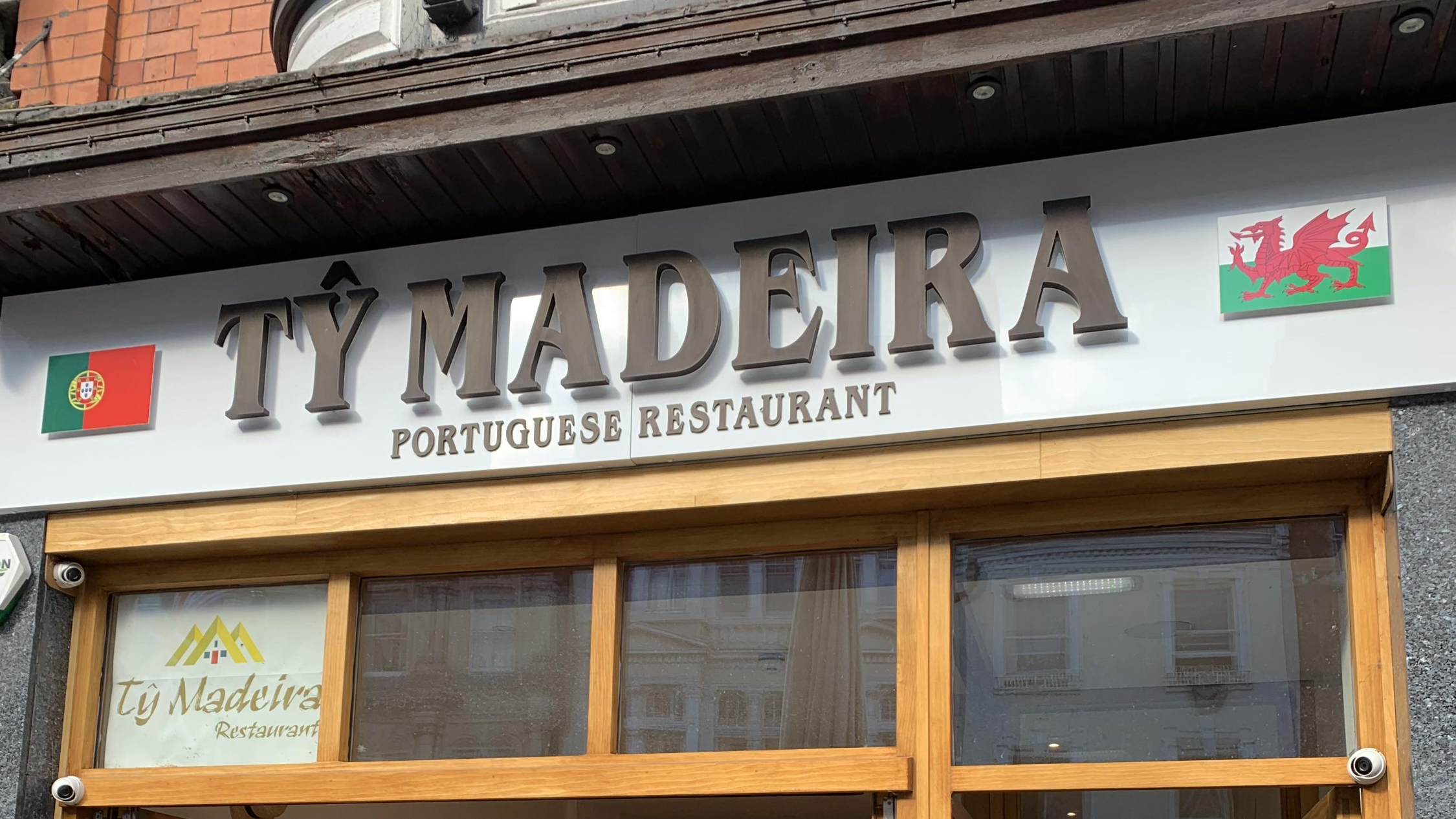 Tŷ Madeira Restaurant 간판