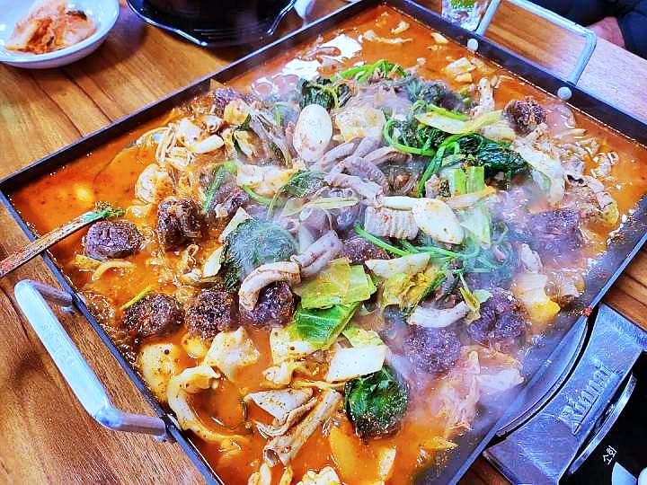 생방송오늘저녁 순대곱창볶음 33년 전통 전골처럼 국물이 자작한 쫀득하고 매콤 곱창 볶음 수원 남문 지동시장 순대타운 맛집 추천