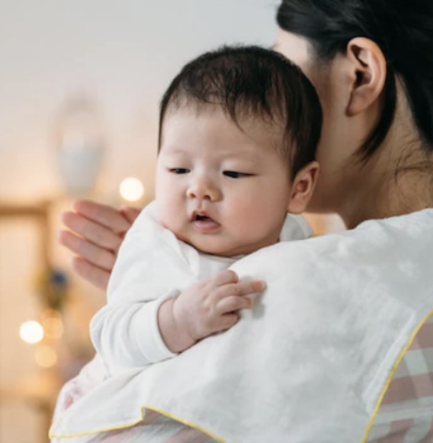 신생아 트름 시키는 방법