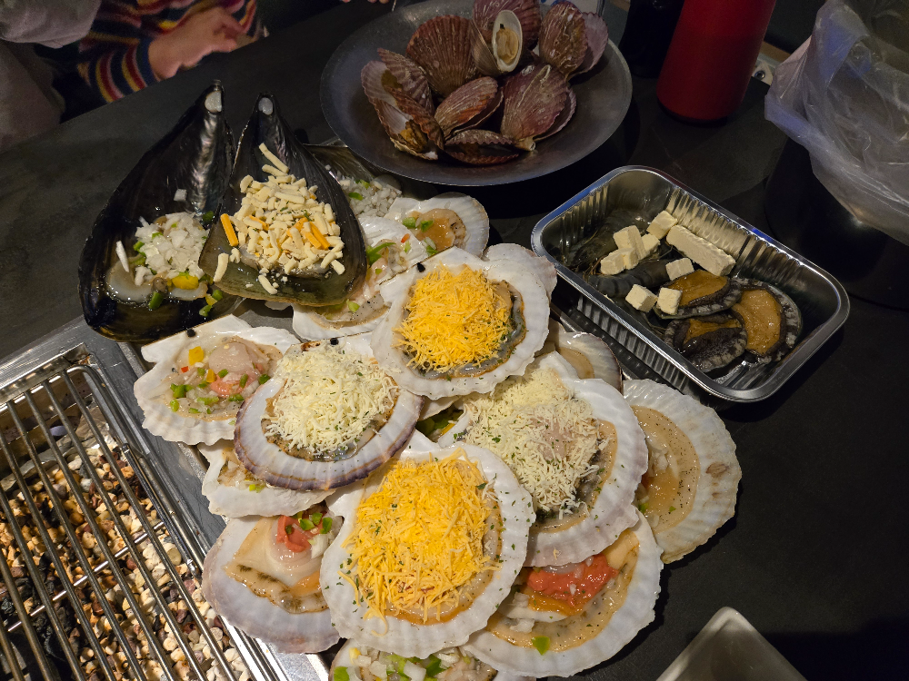 크램하우스 조개구이 &ndash; 바닷가에서 즐기는 해산물 바비큐