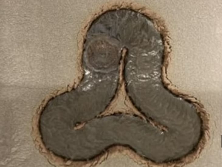 달에 자동차 전용도로 건설 가능? Astronauts could use sunlight to turn lunar soil into paved roads, scientists say