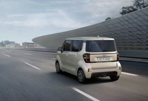 기아 레이: 컴팩트한 디자인 속 넓은 실내 공간과 효율적인 엔진 성능 분석