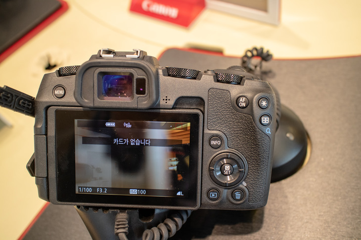 캐논 EOS RP 후면