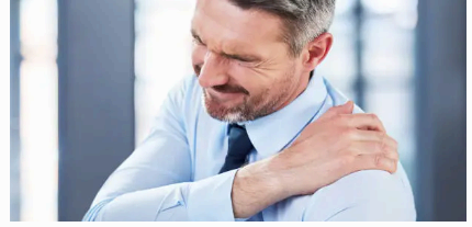 목이 뻐근하고 어깨가 자주 결릴 때 해결법 총정리