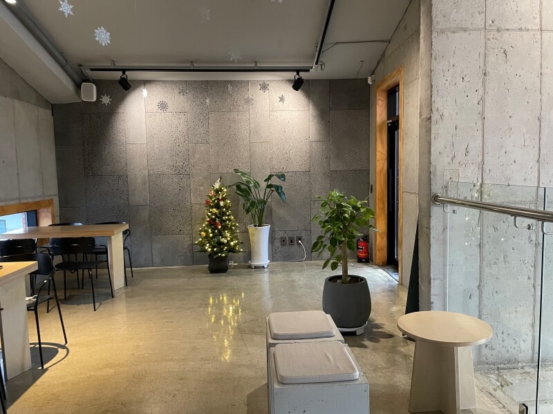 아산 은행나무길 커피 맛집 카페 송곡리 - 2층 좌석