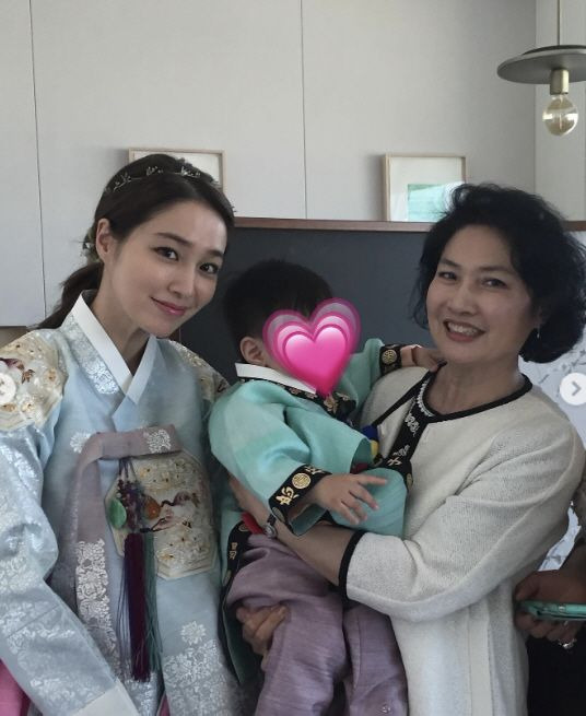 이민정 딸 백설공주 드레스 입고 등산 화제｜이병헌 둘째 딸 서이 나이&middot;공주병&middot;44세 이민정 다이어트 비법