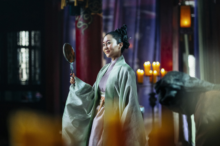 거울을들고있는염정화