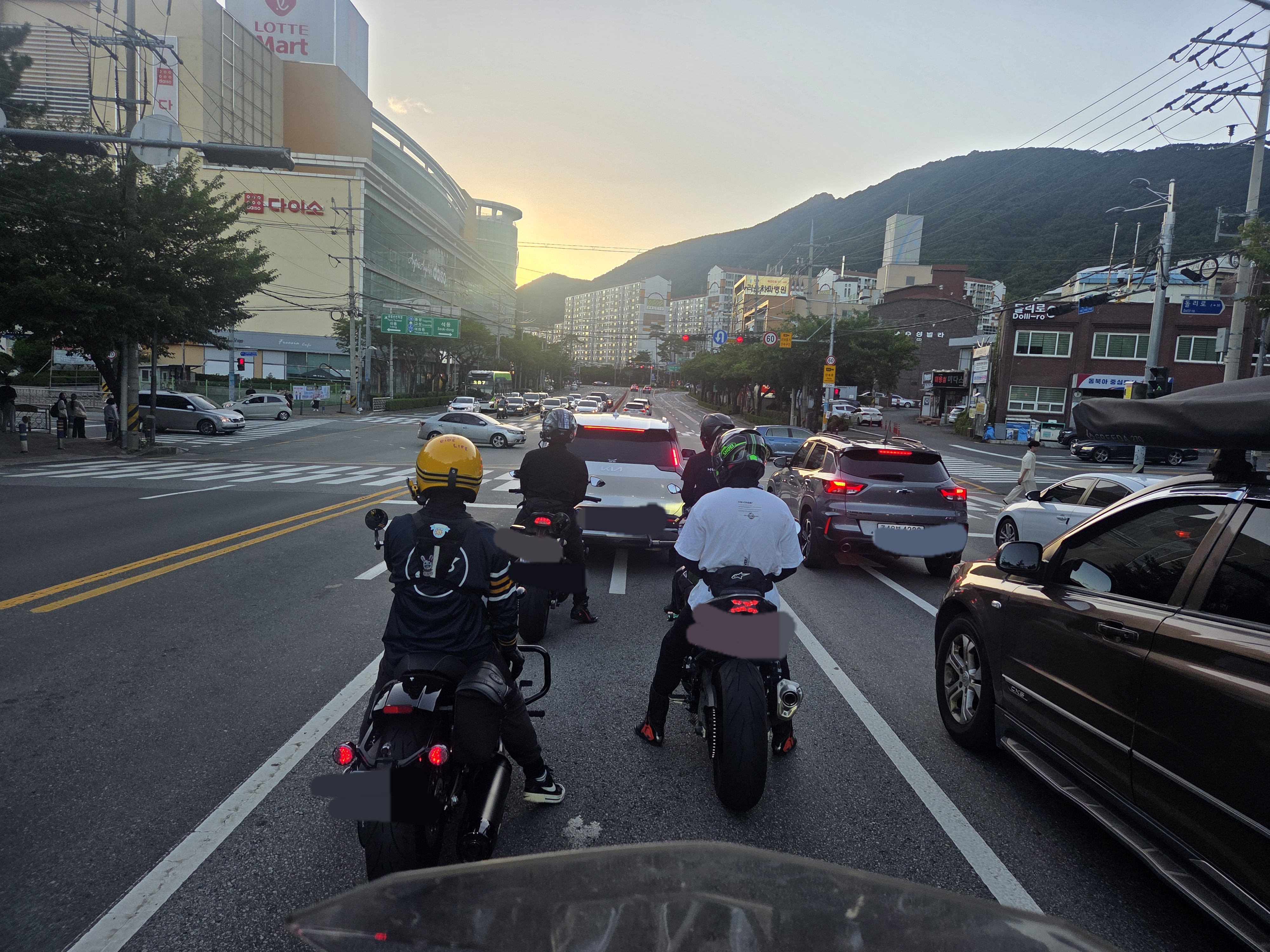 귀산가는길, 진해롯데마트 앞