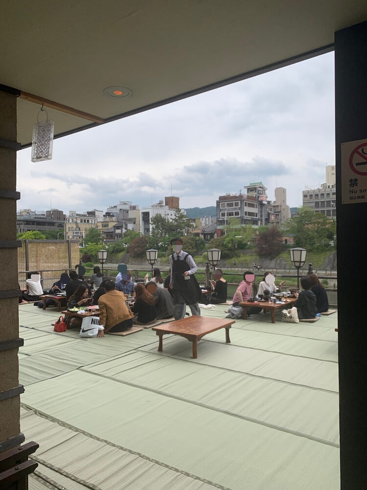 외부 자리로 나가는 문