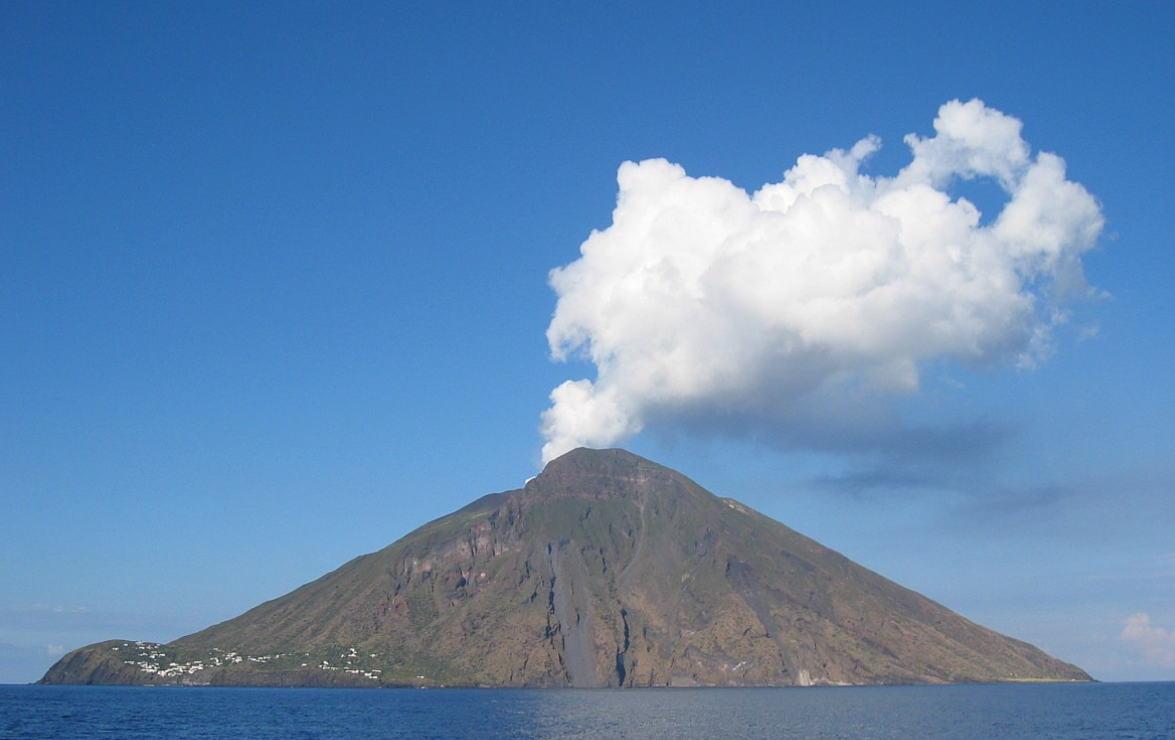 스트롬볼리 화산의 분화장면