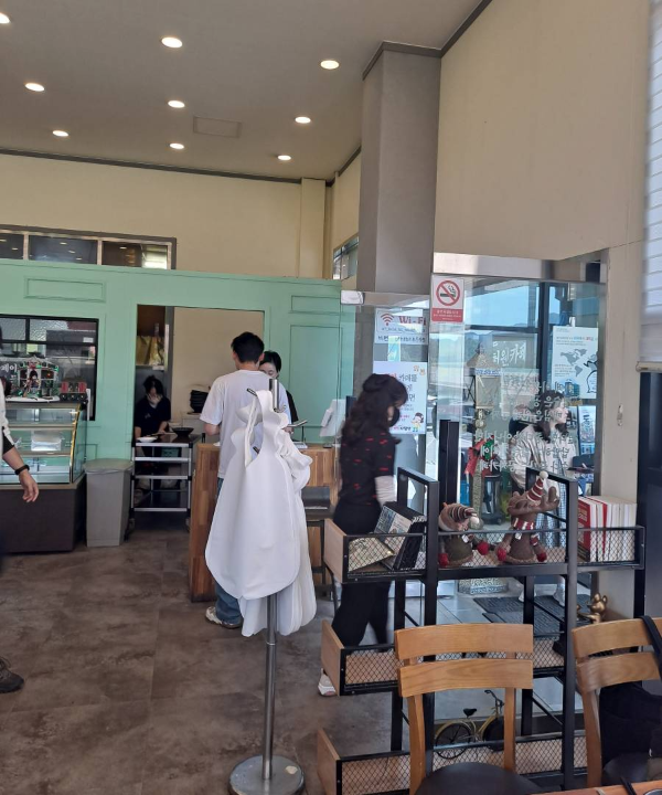 산타의돌짜장 카운터