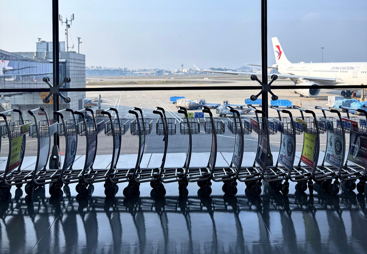 공항 로비 대기줄