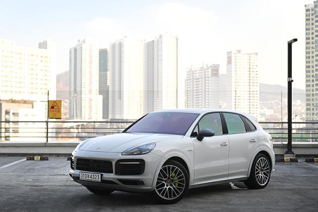 포르쉐 카이엔 E-하이브리드 플래티넘 에디션