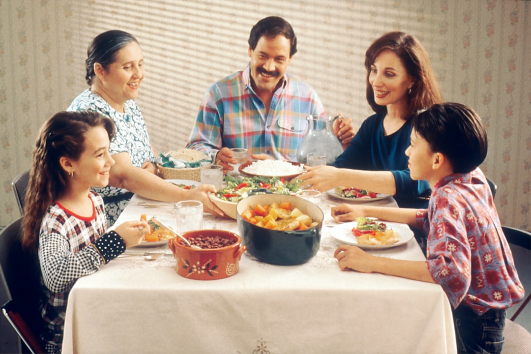'다문화가정'의 영어 명사는 'multicultural family'입니다.