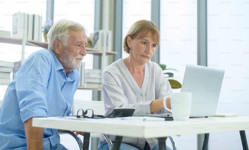 노후복지 혜택(중장년경력지원, 간병비, 기초연금)
