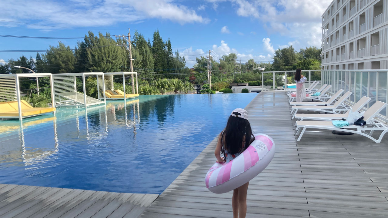BEB5 The view of the outdoor pool in Seragaki, Okinawa