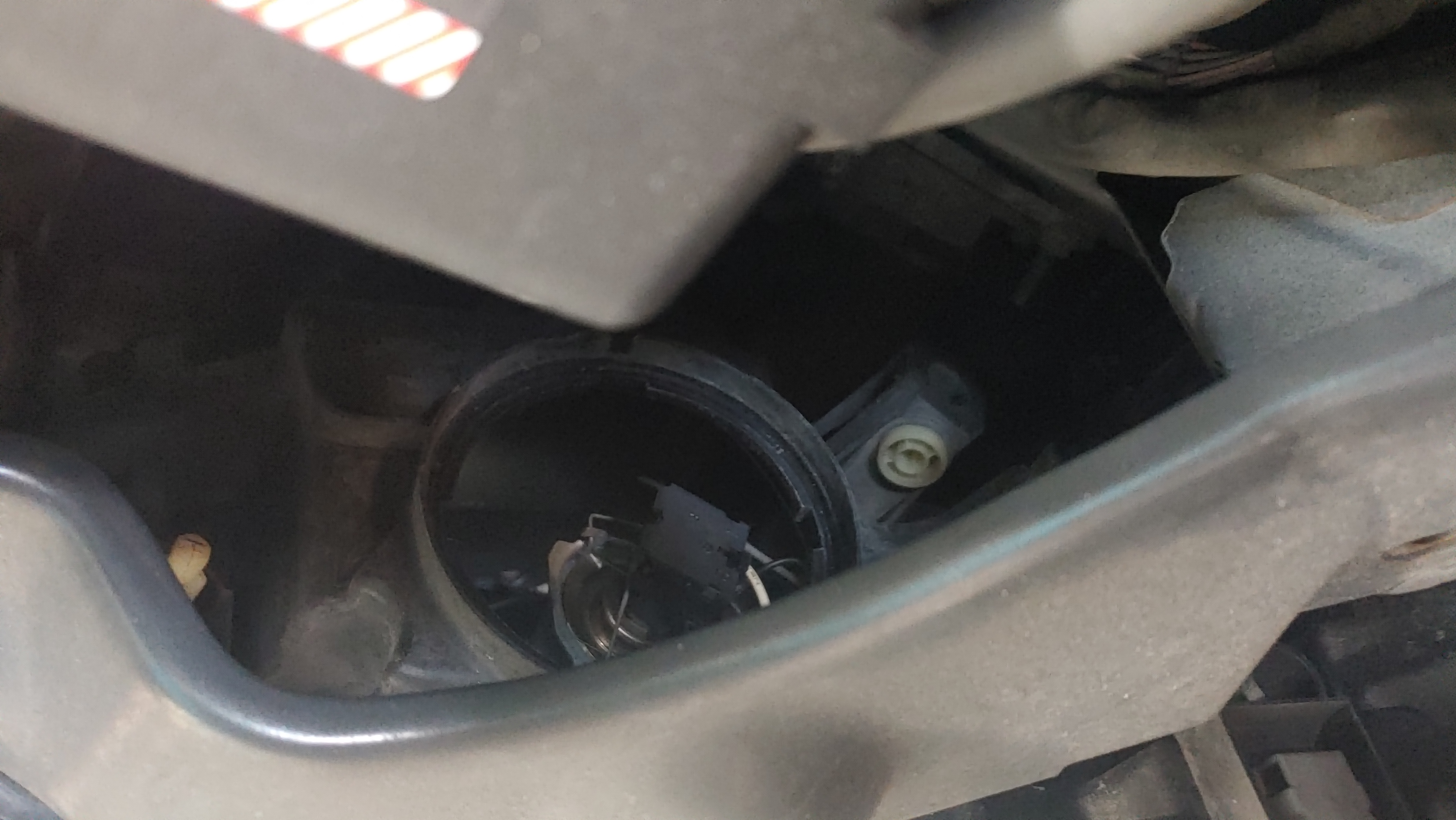 전조등 장착부위