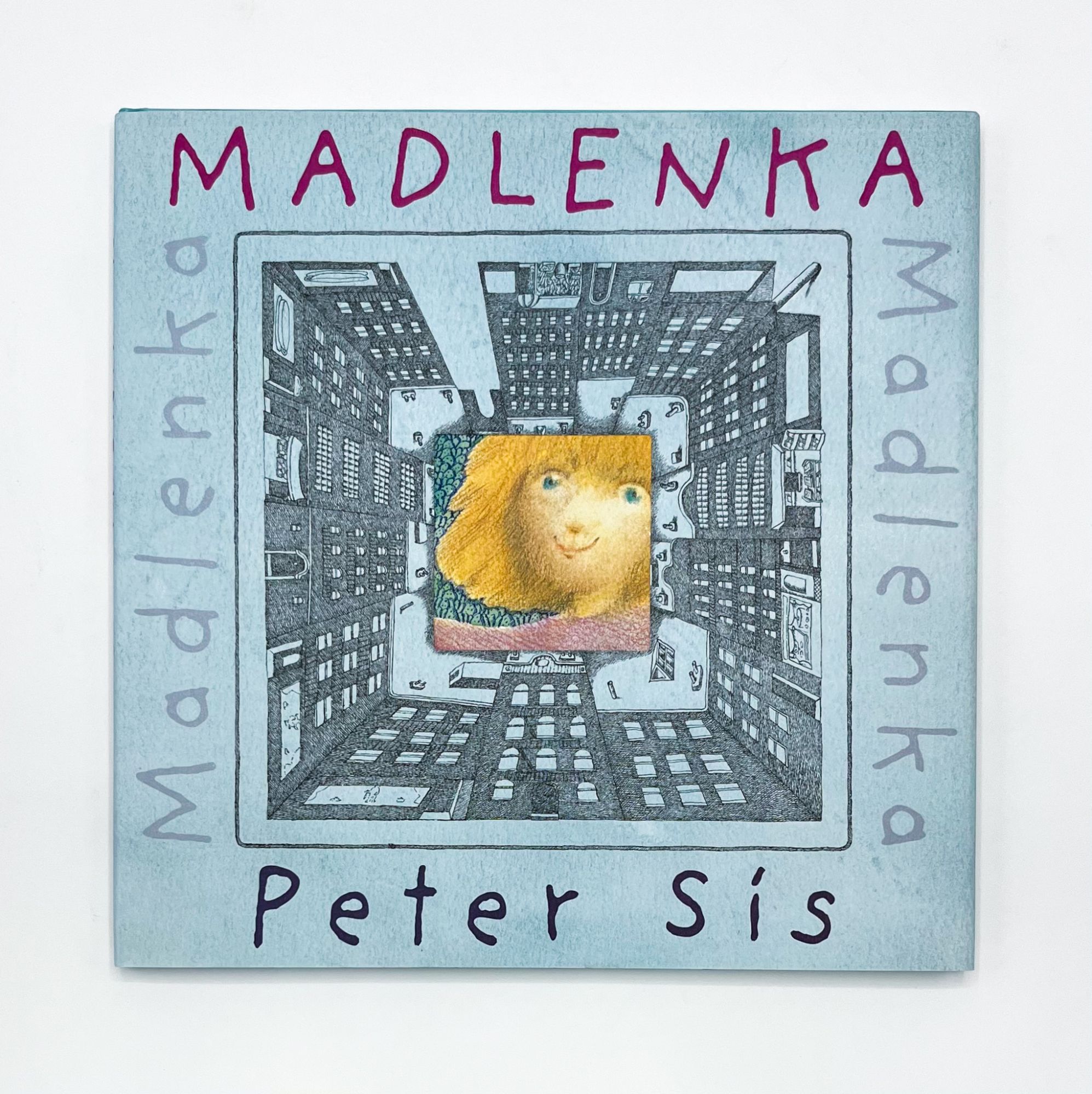 마들렌카 책 표지 사진