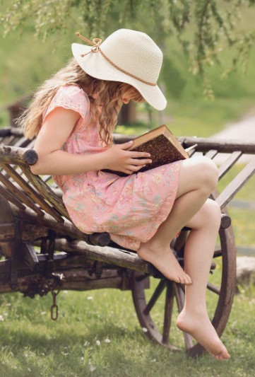 책 읽는 아이 이미지