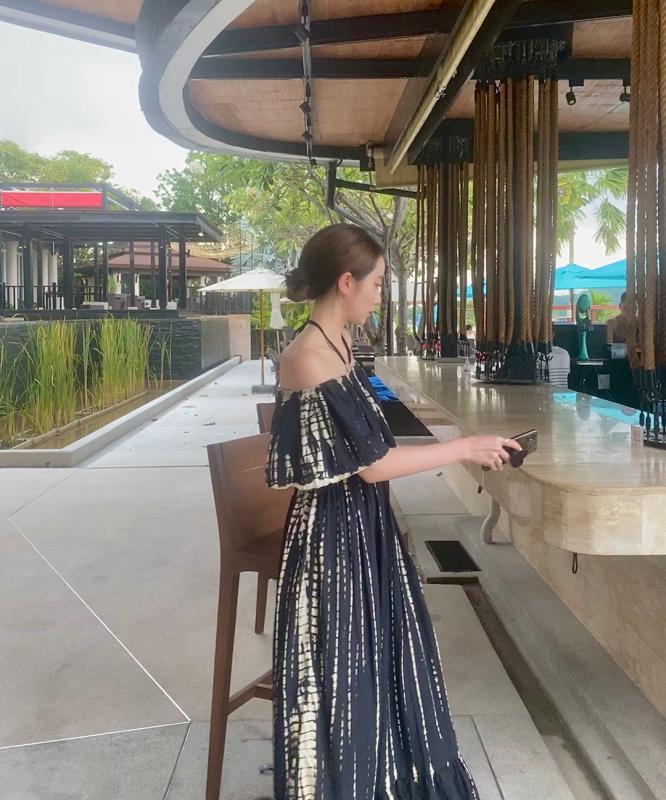 휴양지리조트디너룩 블랙오프숄더홀터넥비치원피스 피콕샵