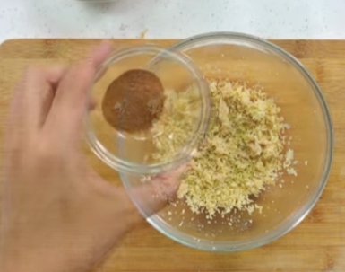 한국의 떡 종류 잣구리-체에 내린 밤에 계피 넣어 밤소 만들기