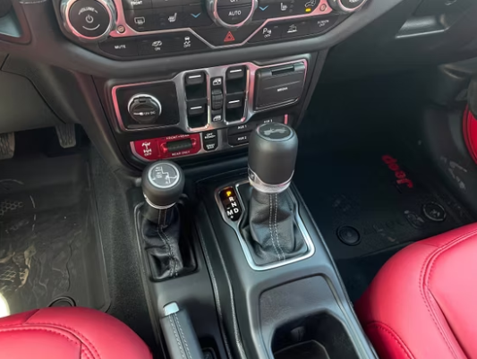 지프 랭글러 내부디자인